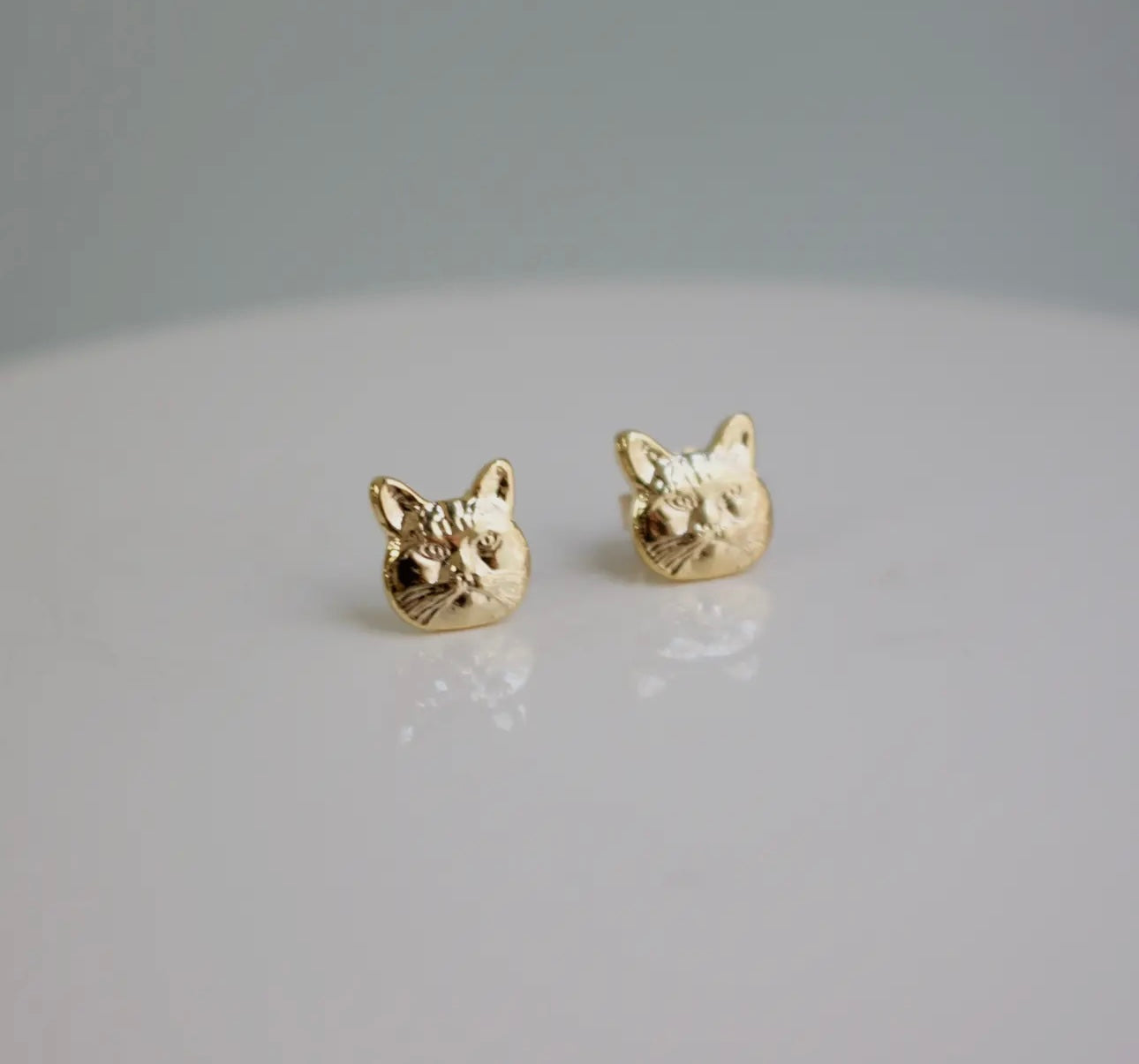 Cat Stud Earrings (Gold)