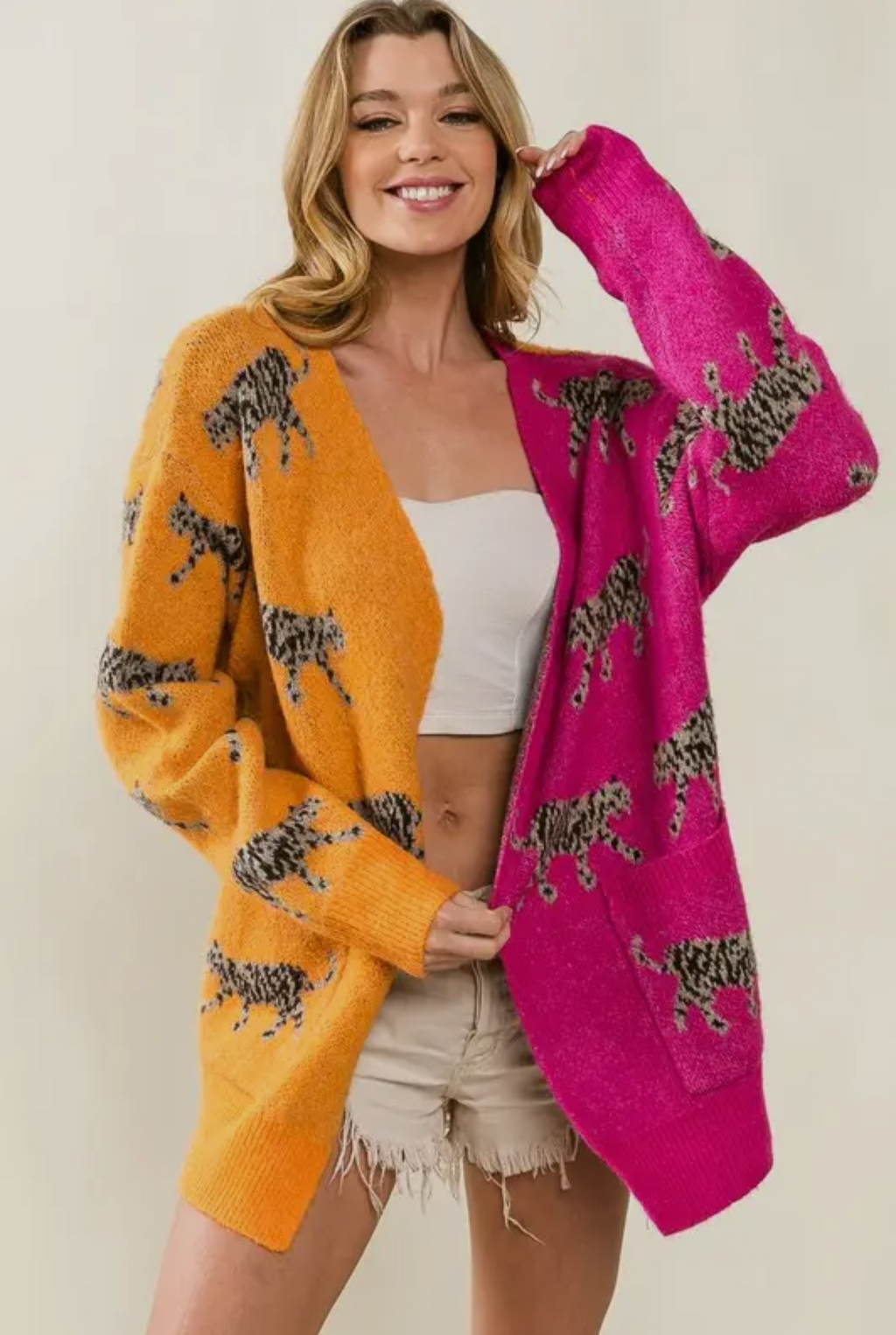 Patch Pockets Tiger Pattern V-
Neck Cardigan